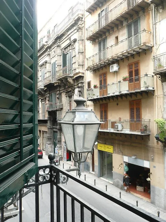Persiane Al Cassaro Bed & Breakfast Palermo Italy